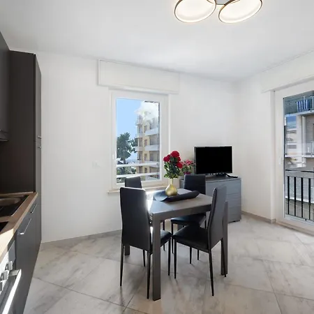 Casa Daniele Vista Mare - דירה